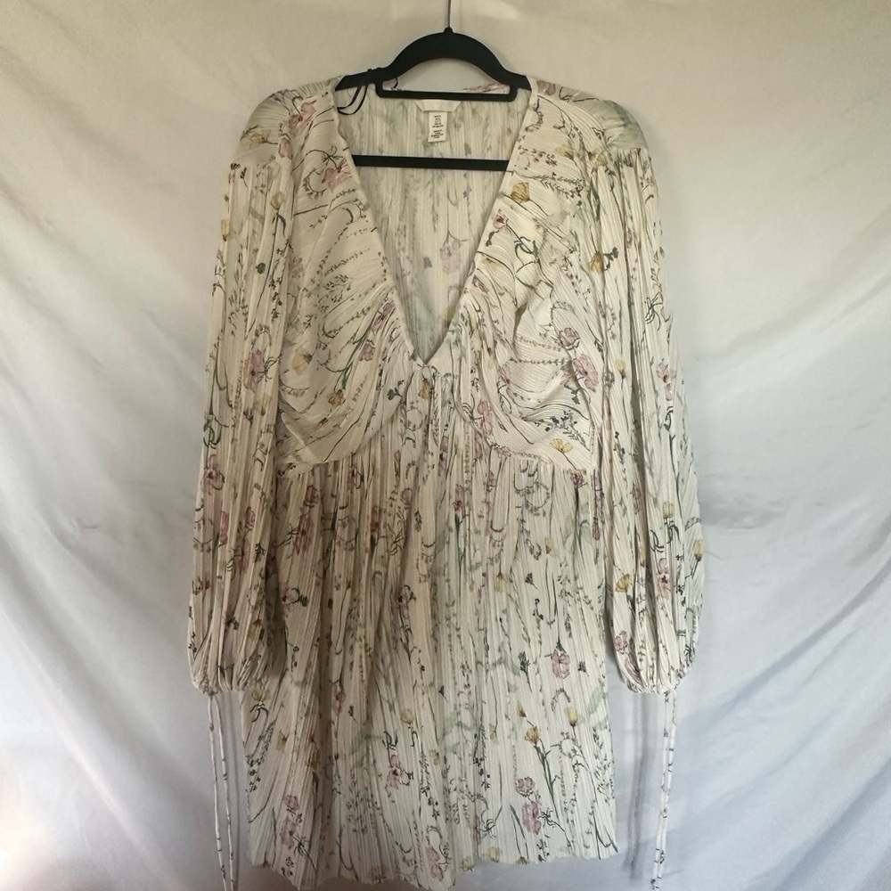 NWOT H&M Floral Pleated dress long sleeve vneck - Cream sz xl